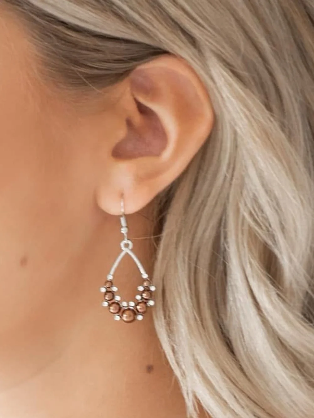 Small brown pearl and rhinestone earrings